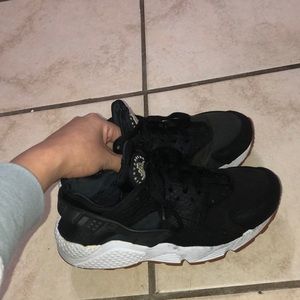 Hurachies woman’s size 7 1/2